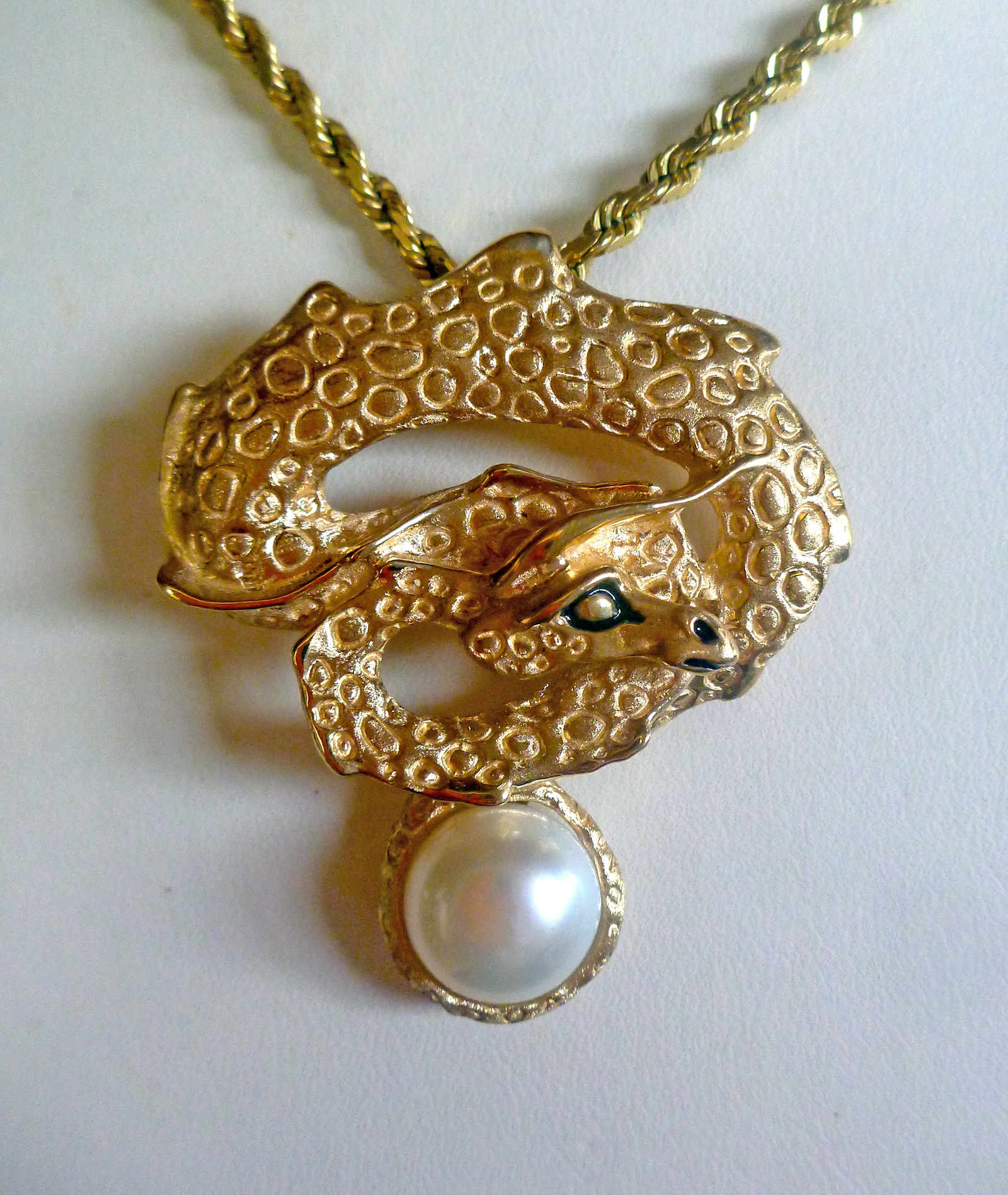 Dragons: Dragon Skin 14k with pearl