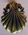 Shell: Deco Clam Shell Knob brass finish